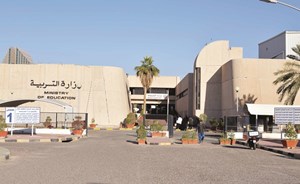 «التربية»: إيقاف استخدام التابلت في المدارس