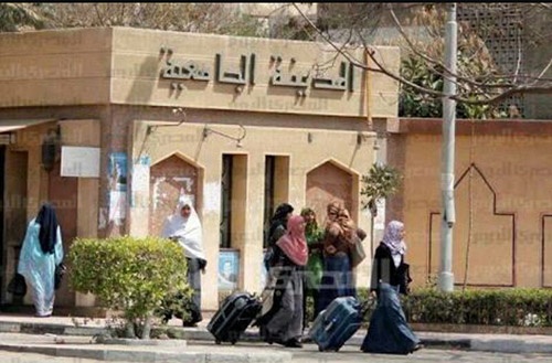 فتاة تروي تفاصيل تعرية الطالبات بغرف نوم المدينة الجامعية بالقاهرة .. وحقيقة وجود شباب داخل السكن !