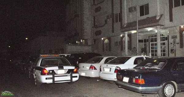 جدة: القبض على وافدين من جنسية عربية بعد ظهورهم في فيديو لحفل مختلط