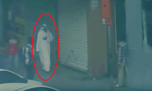 بالفيديو.. شرطة دبي تنقذ مواطنًا تعرض لأزمة قلبية.. لاحظه ضابط وهو يضع يده على صدره