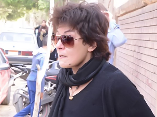 فنانة مصرية استقبلت خبر وفاة زميلتها بـ”مبروك” ..ونزلت معها القبر.. إليكم القصة