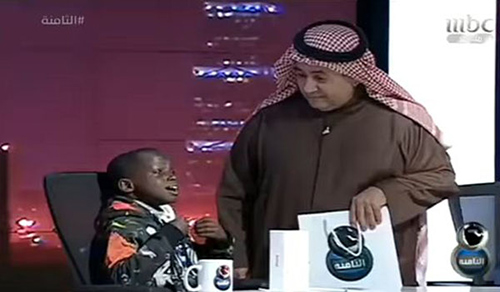 بالفيديو.. طفل يحرج إعلامي سعودي على الهواء.. والأخير يرد: اصبر