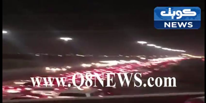 بالفيديو…حادث تصادم ثلاثي يعطل حركه السير على طريق الدائري السادس