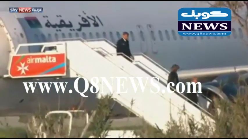 بالفيديو…شاهد لحظة القبض على مختطف الطائرة الليبية