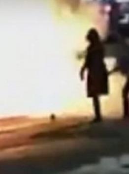 اقتحمت النار من أجل حقيبتها