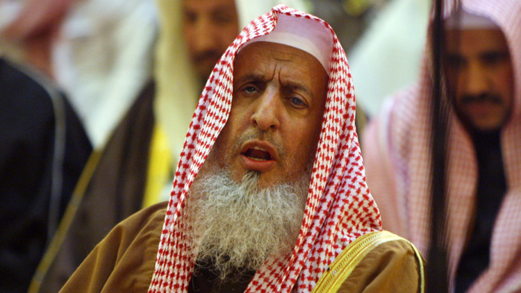 مفتي السعودية يعتبر الغناء فسادا ومفتي مصر يراه حسنا ويقول: “اللي زهقان من حياته لن يعطلنا”