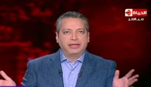 بالفيديو…إعلامي مصري يهاجم فيفي عبده : “مبقاش غير الراقصات اللي تستهين بربنا”