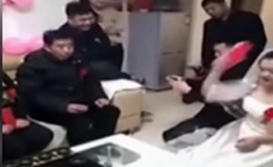 عروس تترك عريسها لأن والديه لم يدفعا لها مالاً كافياً