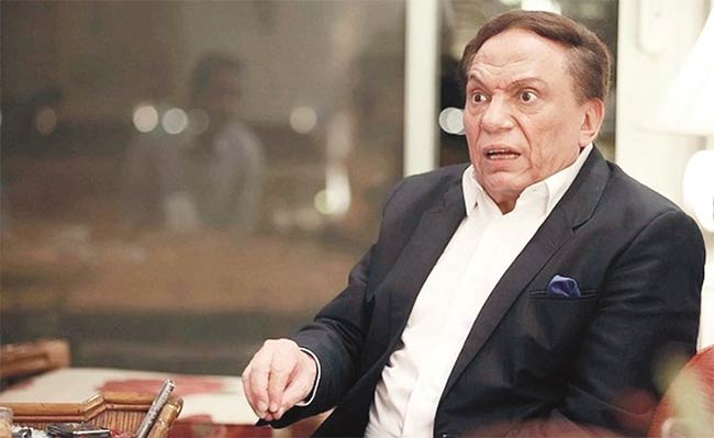 عادل إمام يستبق شائعة وفاته ويعلن مرضه وليال عبود تهدّد باللجوء إلى القضاء