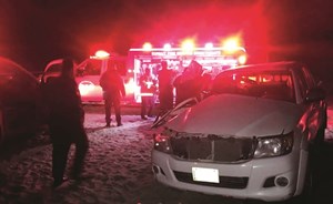 مصرع شخصين وإصابة ٨ في تصادم عنيف بين مركبتين على طريق المطلاع