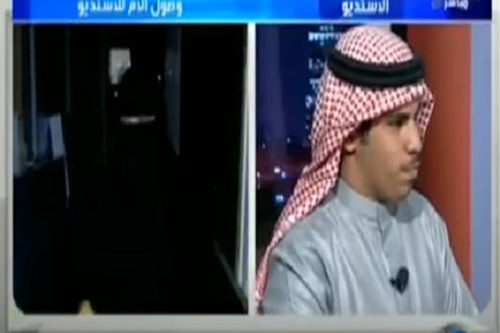 لقطة مؤثرة للحظة لقاء سعودي أبكم يتيم بأمه المصرية الحاضنة بعد فراق سنوات