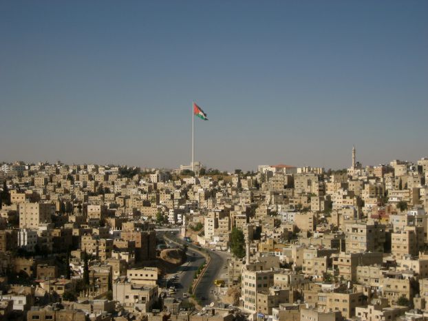 أردني يقتل زوجته وطفلتيه «دفاعاً عن الشرف»