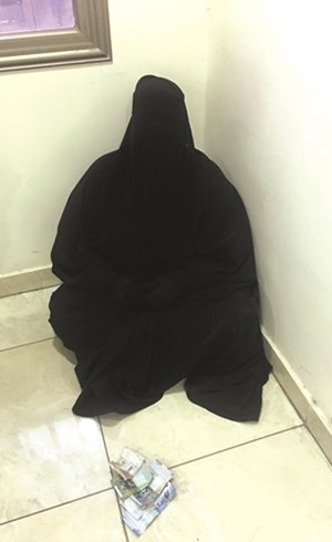 إبعاد وافدة أردنية ضُبطت متلبسة بالتسول في الصباحية