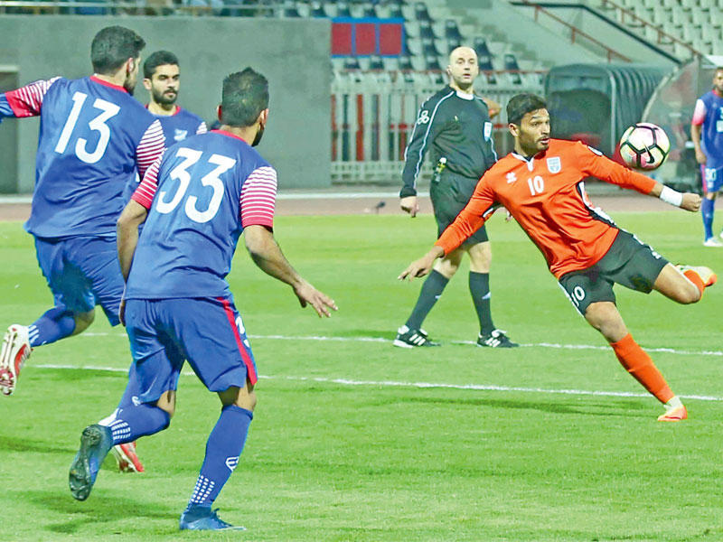 البرتقالي والأبيض يسابقان الزمن استعداداً للنهائي المرتقب