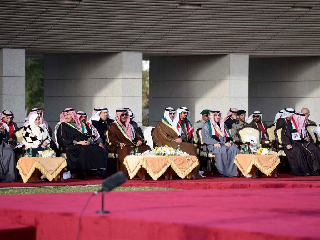 رفع العلم أمام مركز جابر احتفالاً بالأعياد الوطنية