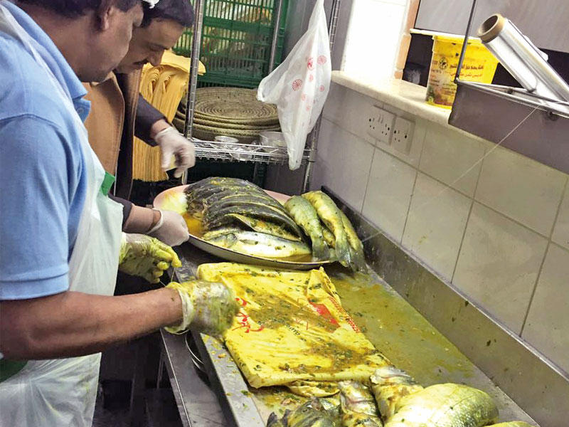 إتلاف 72 كيلوغراماً من الأسماك في المباركية