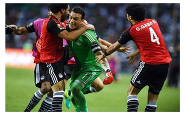 الفراعنة يتربصون بأسود الكاميرون