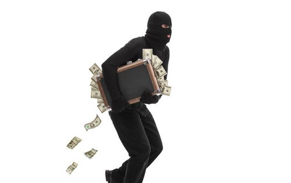 لصوص يسرقون من متسولة 200 ألف دولار!