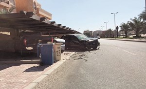 التحقيق في ملابسات اقتحام «رباعية» لمظلة في «السلام» وإتلاف مركبتين