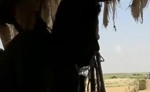 بالفيديو.. شاهد ما وجد في كاميرا حوثي بعد مقتله