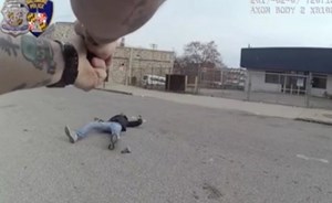 بالفيديو.. مواجهة قاتلة بين ضابط أميركي ومشتبه به