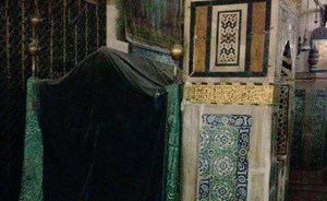 بالصور.. تعرف على أبرز موجودات وتفاصيل الحجرة النبوية