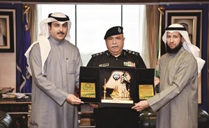 الفهد يعد بحل مشكلات الازدحام المروري وتعزيز الانتشار الأمني بالفروانية