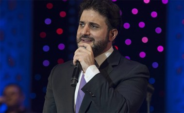 من هم الفنانون العرب الذين تزوّجوا من معجباتهم؟