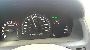 بالفيديو…ماذا سيحصل للسيارة اذا غيرت فجأة علبة السرعة الى الخلف وهي بسرعة 100