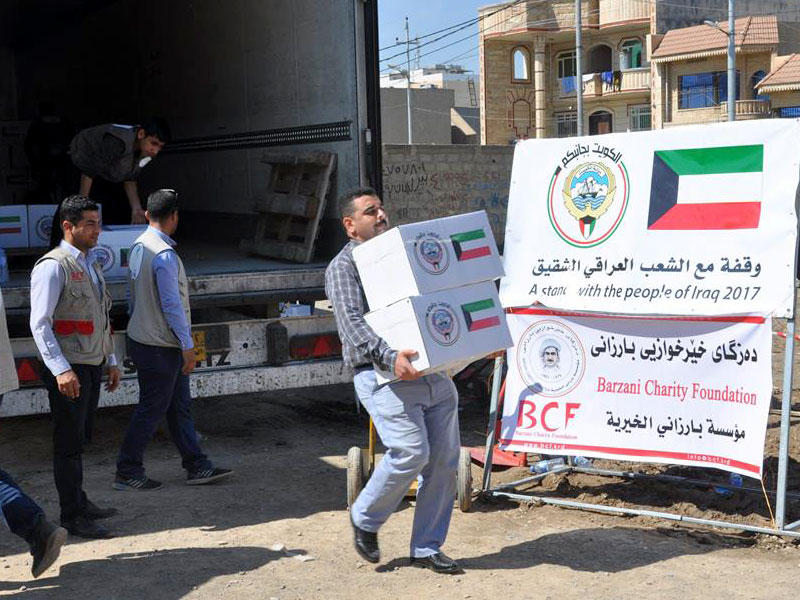 «الكويت بجانبكم» توزع مساعدات غذائية على النازحين العراقيين