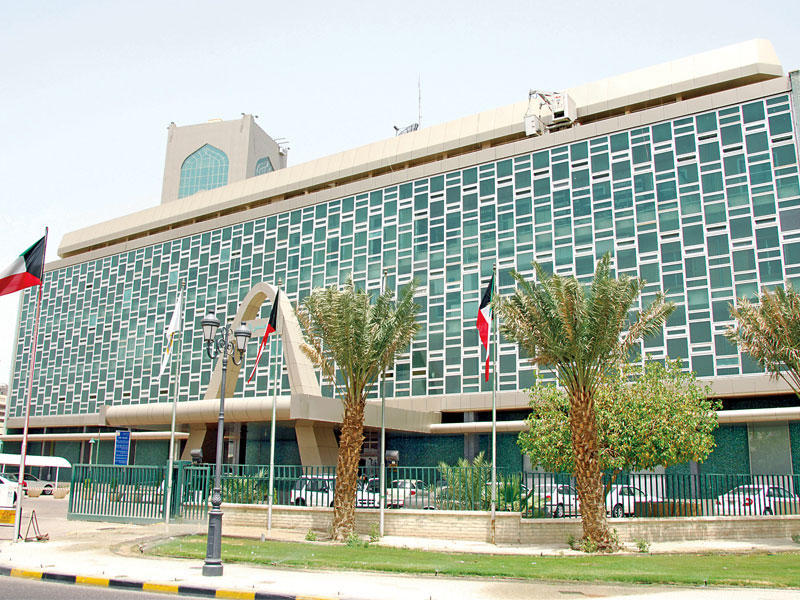 البلدية تزيل أحد المعارض بالعاصمة