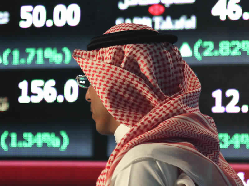النفط يهبط بسوق الأسهم السعودية ونبأ صفقة يصعد بشعاع دبي