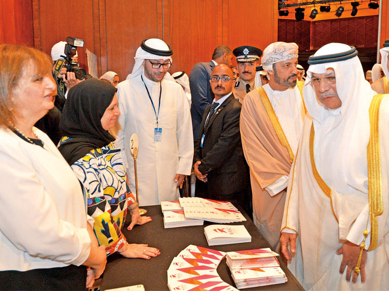 الجراح: رقابة الأسرة الخط الأول لحماية الأطفال من سلبيات المواقع الإلكترونية