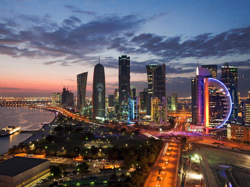ستاندرد آند بورز تعدل نظرتها الائتمانية لقطر من «مستقرة» إلى «سلبية»