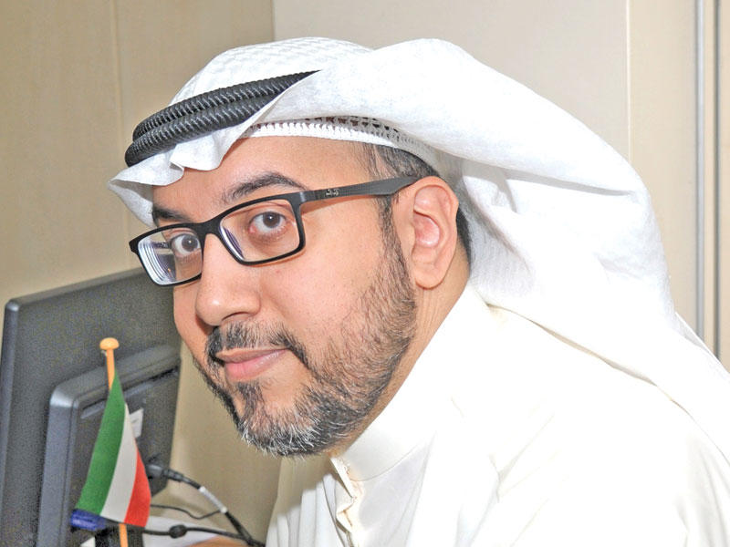 الشاهين يقترح إقامة محطات انتظار مظللة