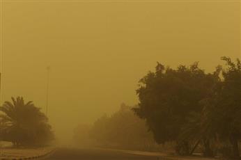 شاهد…حالة من الـ #غبار الكثيف وانعدام الرؤية تسيطر على أنحاء واسعة من الكويت