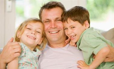 الإنجاب يزيد من متوسط عمر الزوجين