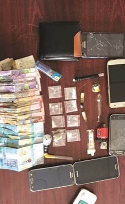 سوابق مطلوب للسجن 15 عاماً سقط بتشكيلة مخدرات في برّ أرحية
