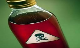 رجل يحاول قتل زوجته بالقهوة بسبب غيرته !