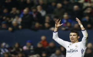 بالفيديو.. تصرف متهور وخطير من رونالدو بعد نتيجة مخيبة في الليغا