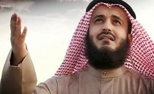 بالفيديو… والد الشيخ مشاري العفاسي يروي الطريقة التي كان يستخدمها إبنه للإستيقاظ للصلاة