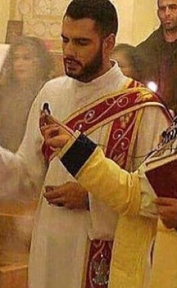 انتشار صورة ليعقوب شاهين بالثوب الديني وديانته الأكثر بحثاً على غوغل