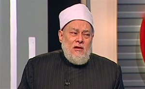 على جمعة :”ارتداء الشباب سلاسل الفضة مباح .. بس ماتزيدتش عن 3 جرام” !