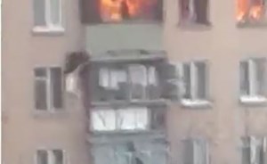 بالفيديو.. قفزت من الطابق الثامن هربا من حريق.. فماذا حدث؟