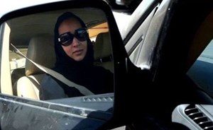 الأمير طلال بن عبد العزيز يتوقع السماح للسعوديات بقيادة السيارة الشهر المقبل