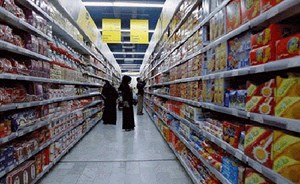 السعودية تدرس السماح للوافد بالإستثمار في المهن الحرة.. ونقل كفالته إلى نفسه