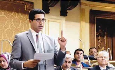 بالفيديو.. اشتباك بالأيدي داخل البرلمان المصري ..شاهدوا ماحدث