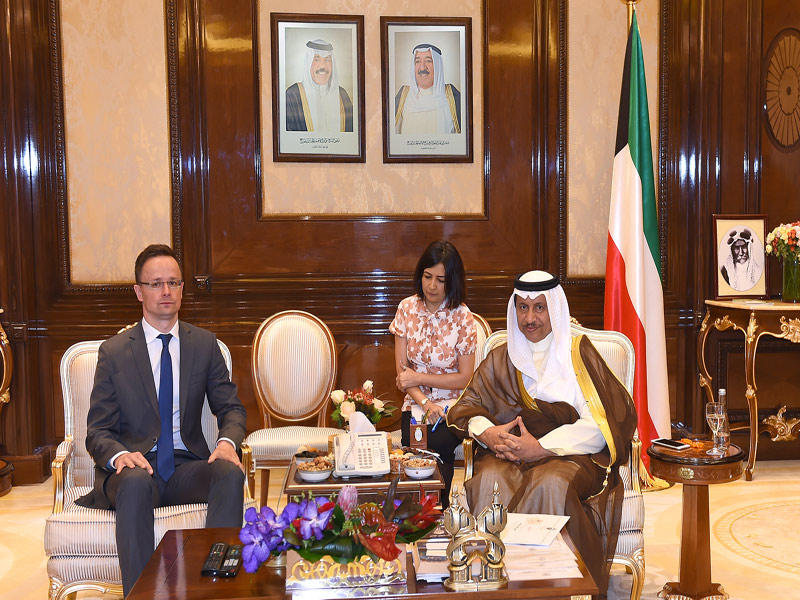 المبارك يستقبل الخالد ووزير خارجية هنغاريا