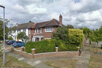 صور – انهيار مفاجئ لمنزل ثري سعودي في بريطانيا