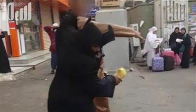 بالفيديو…القبض على «صافع امرأة السوق» بمكة